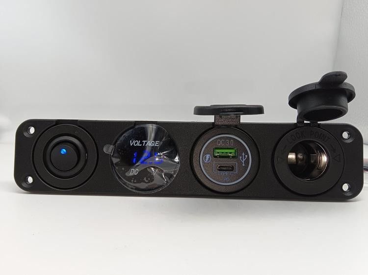 4 w 1 Voltmeter samochodowy podwójny USB 12V Cigarety samochodowe zapalniczka Pomiar napięcia z przełącznikiem