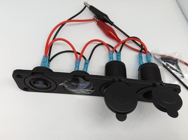 4 w 1 Voltmeter samochodowy podwójny USB 12V Cigarety samochodowe zapalniczka Pomiar napięcia z przełącznikiem